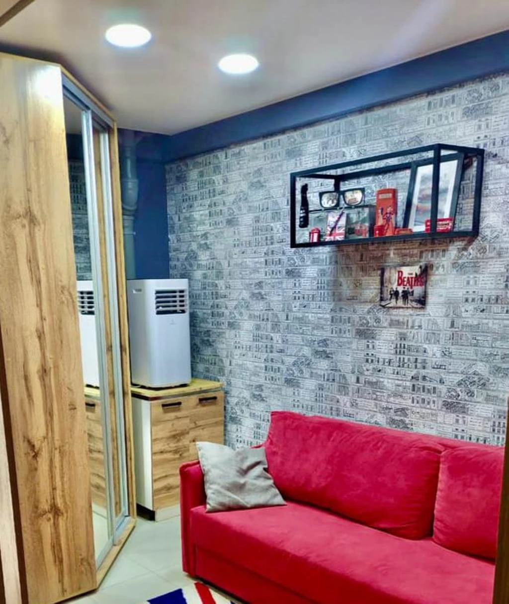 . Квартира в многоквартирном доме на земле в пгт Коктебеле недалеко от моря (700 м), с кондиционером. Коктебель