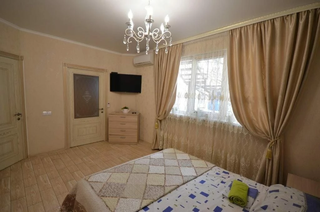 Четырёхместный люкс с кухней. "Брио" частный сектор. Геленджик Четырёхместный люкс с кухней. "Брио" частный сектор. Геленджик