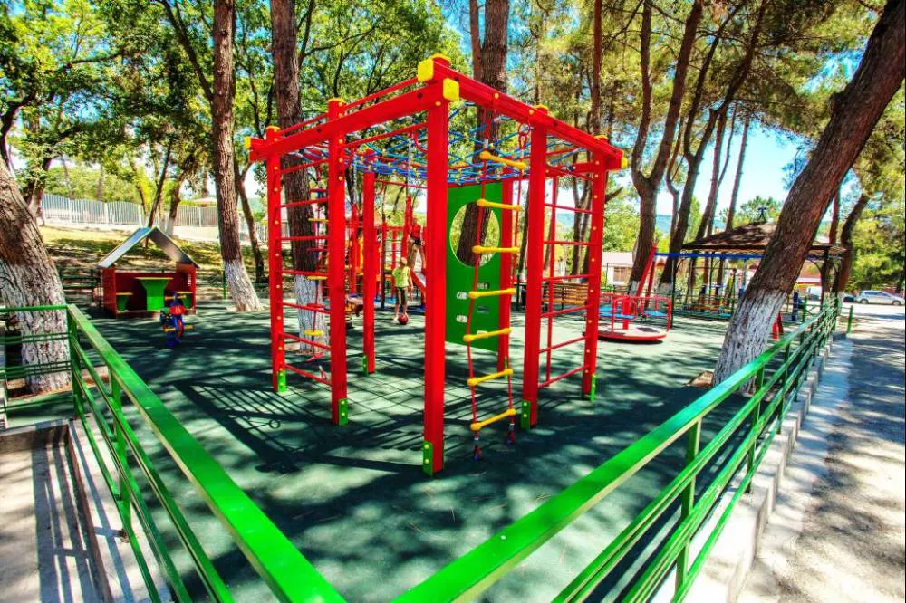 . База отдыха "Арион" с палаточным городком. Дивноморское