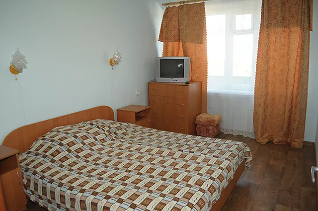 2х-местный Стандартный номер с кондиционером, (ТВ.Х.) корпус. Пансионат "Золотой берег". Береговое