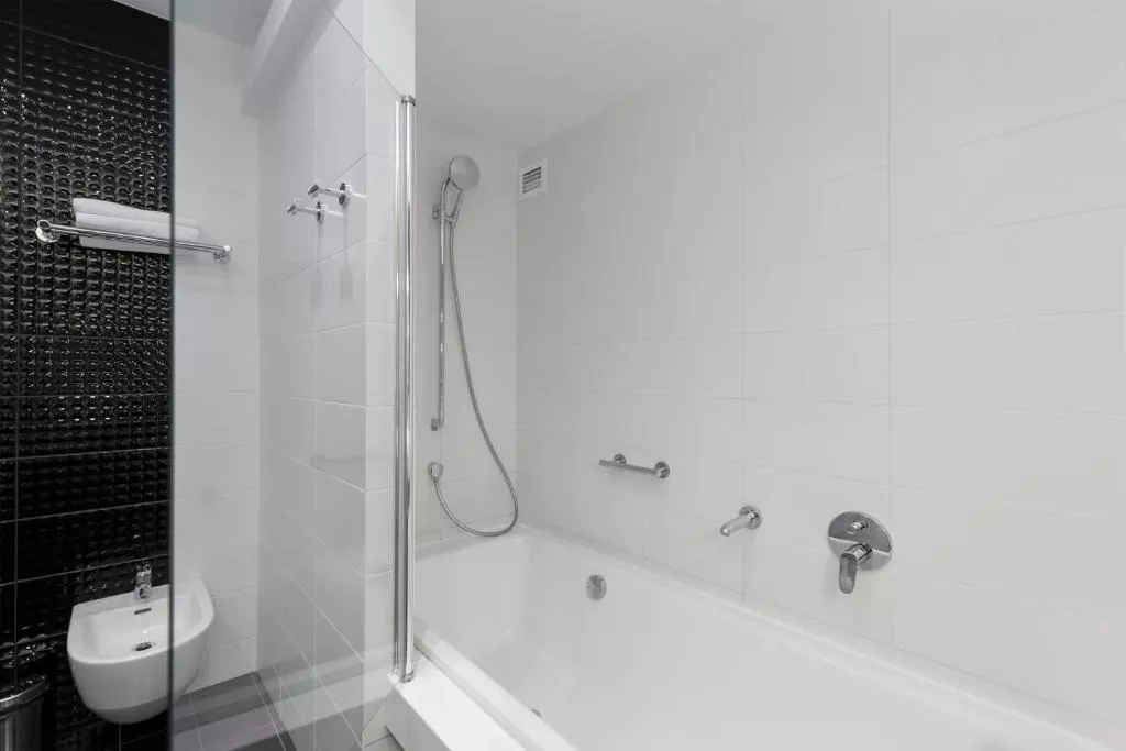 Полулюкс Коннект. Гостевой комплекс «Lavicon Hotel Collection». Небуг