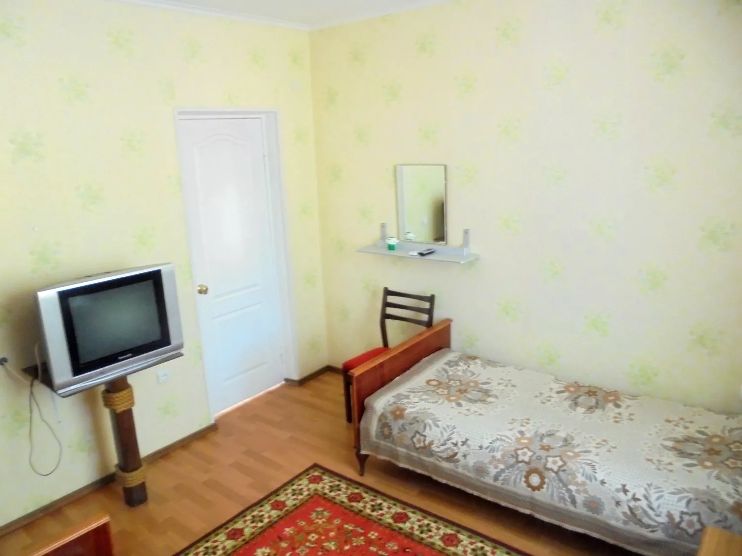 . Дом под ключ  Двухкомнатный домик с беседкой на 3-5 человек.. Феодосия