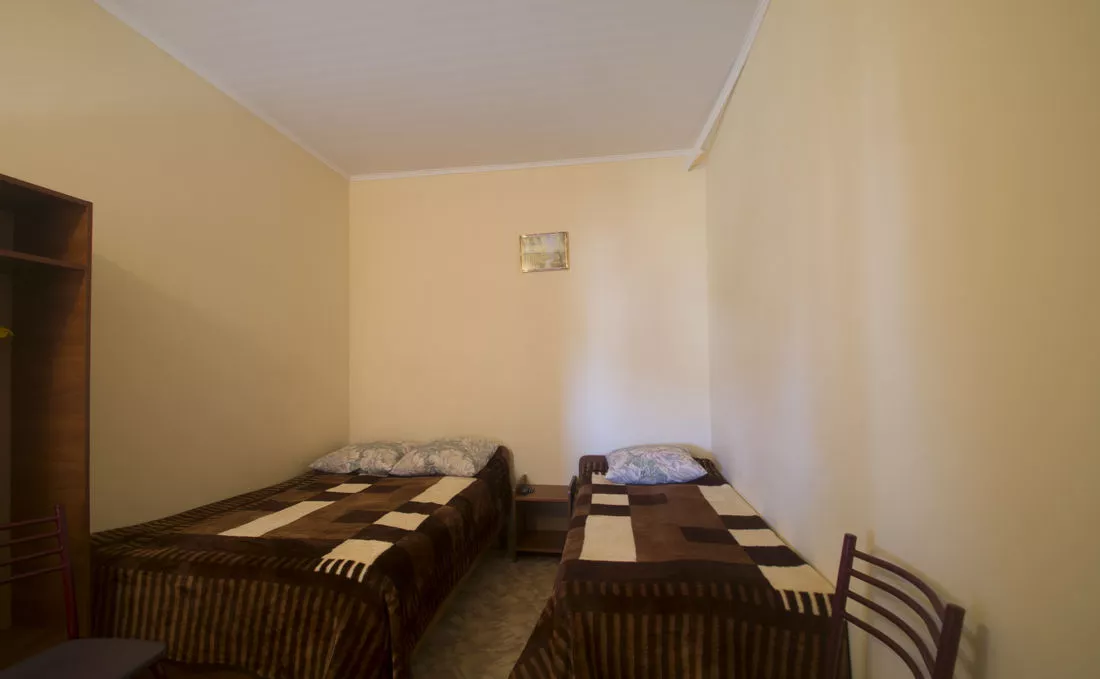 Номер 4 места скондиционером. Гостевой дом Аист. Саки