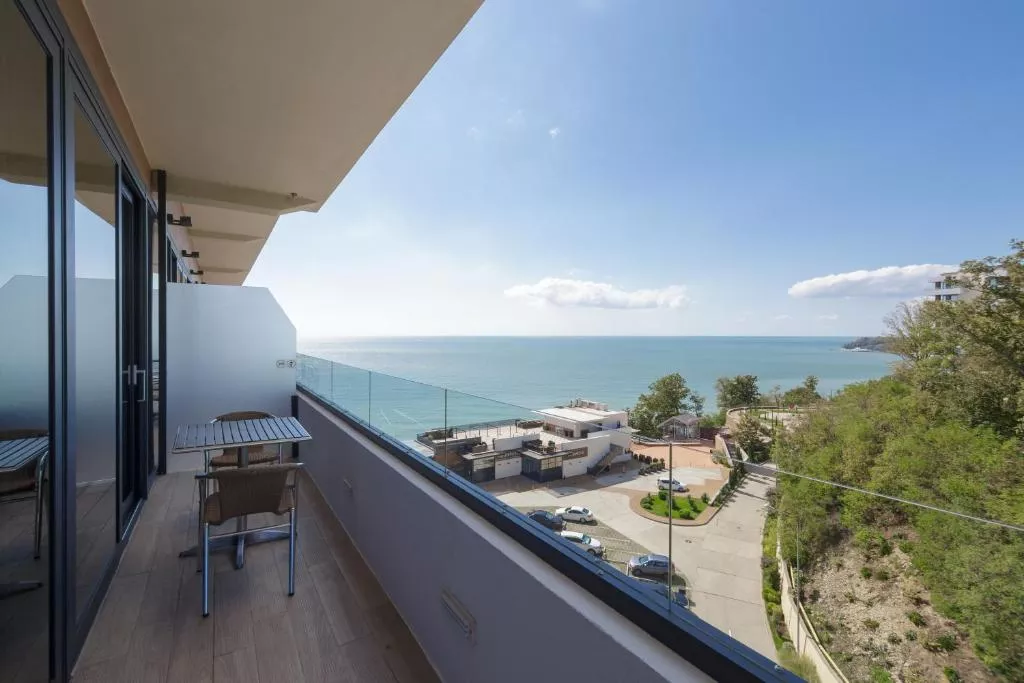 Полулюкс Коннект. Гостевой комплекс «Lavicon Hotel Collection». Небуг