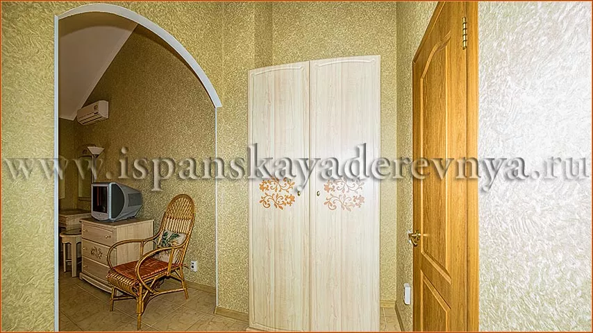 Полулюкс с видом на море № 3 (французский балкон). Гостевой комплекс Комплекс апартаментов "Испанская деревня". Алупка