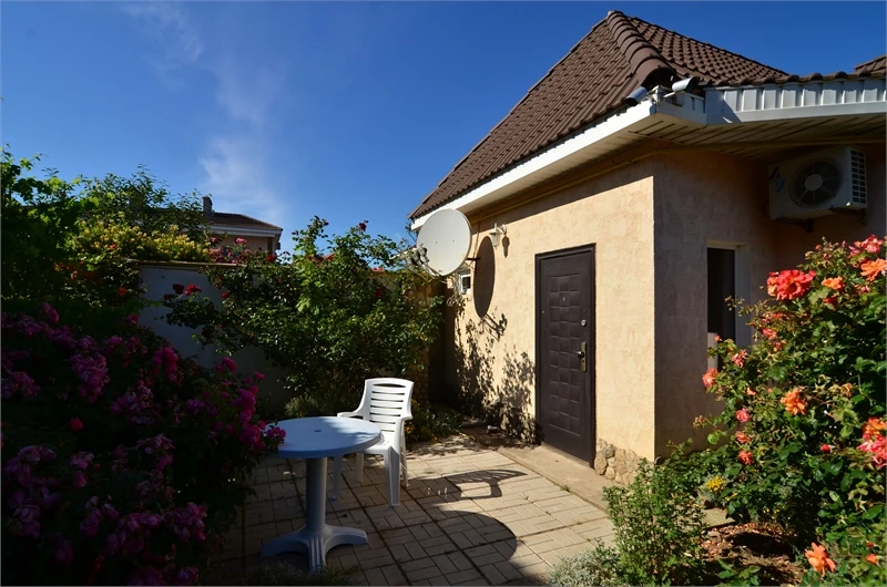 Домик 2 с кухней. Частная усадьба "Дом Роз". Заозерное