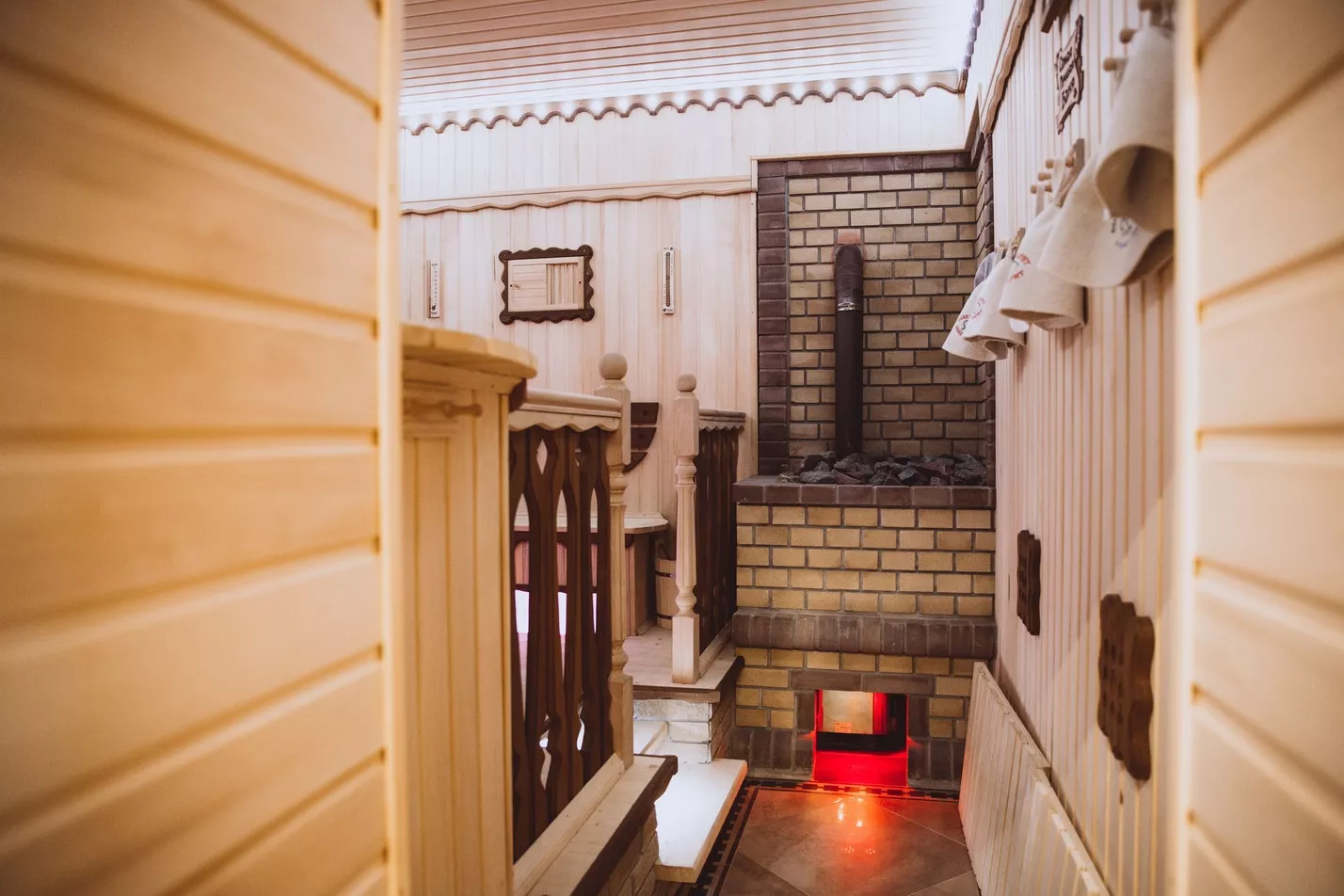 . Гостевой дом «Red House». Заозерное