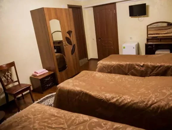 3-местный Стандарт (Малый корпус). Гостиница «Кристалл». Домбай-гостиницы