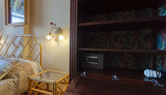 № 4А «РОТАНГ» — НОМЕР ПОЛУЛЮКС. Мини-отель "Рубензон". Утёс