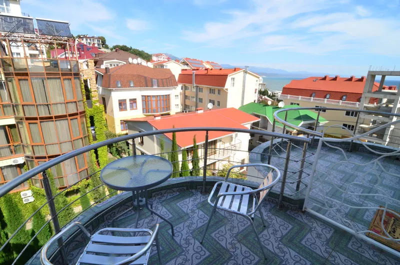 2-местный номер «Под облаками» вид на горы и море. Вилла «Камилла». Лазурное 2-местный номер «Под облаками» вид на горы и море. Вилла «Камилла». Лазурное