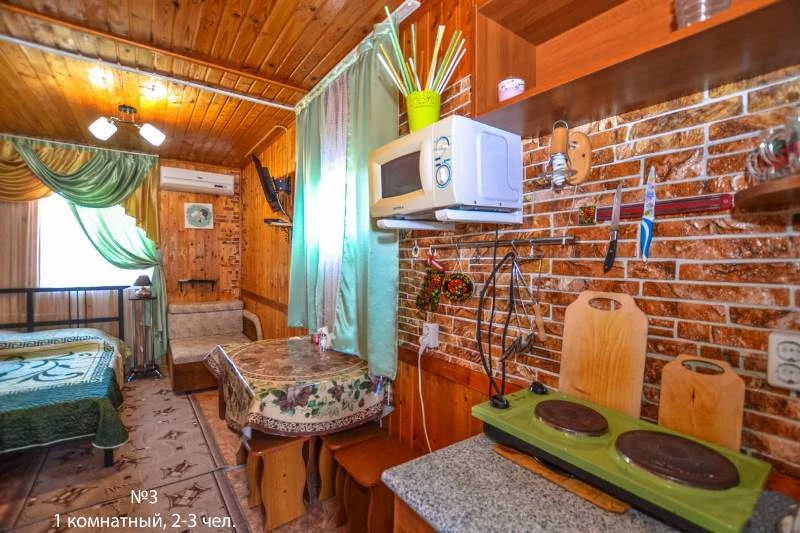 . Гостевой дом Ясный. Голубицкая