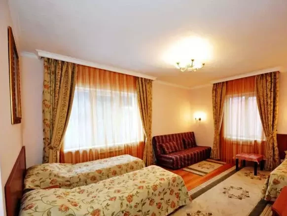 «Дружба». Отель «Каприз». Домбай-гостиницы