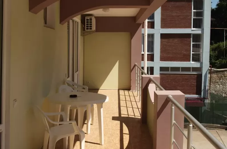 2-комнатный + лоджия. Гостевой дом Эйлат. Партенит