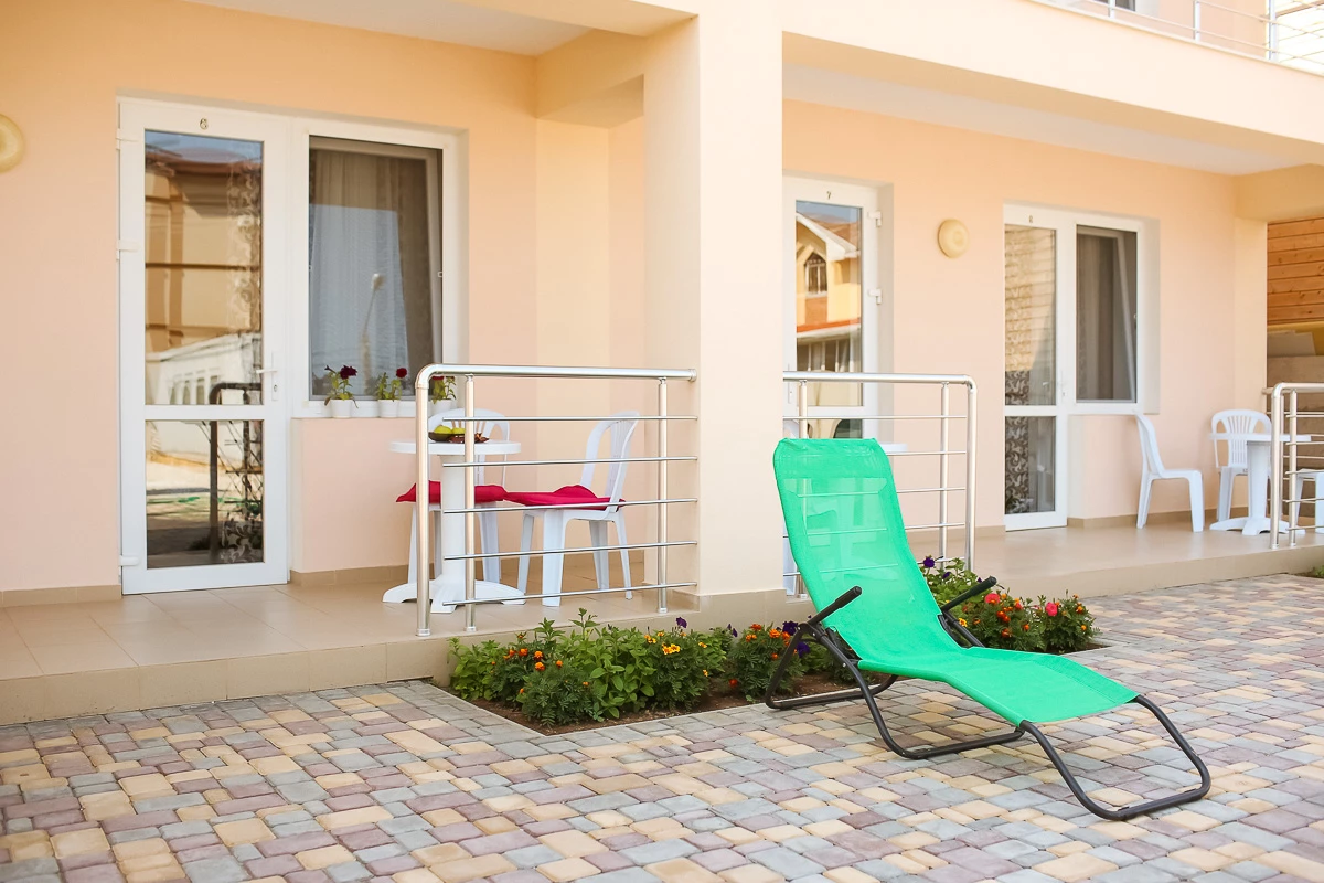 . Гостевой дом "Coral". Саки