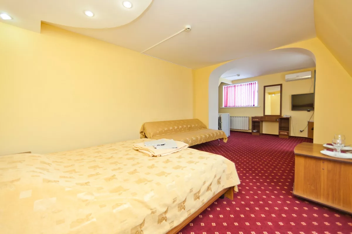 . Отель Водноспортивный клуб-отель "Торнадо". Ейск