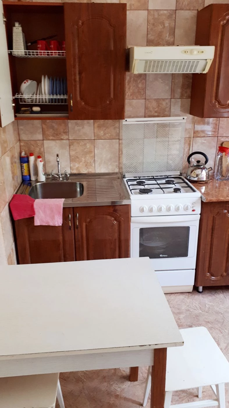 . Квартира в многоквартирном доме Двухкомнатная квартира Победы 170. Квартиры в Лазаревском