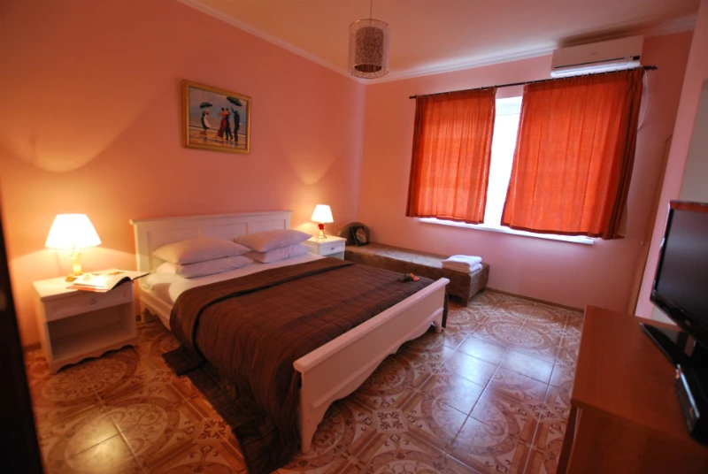 Домик 3 с кухней. Частная усадьба "Дом Роз". Заозерное