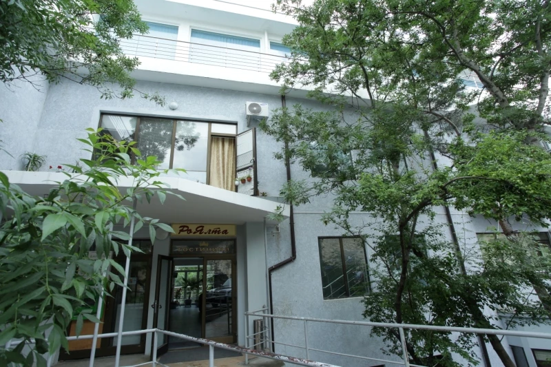 . Гостиница "РоЯлта". Алупка