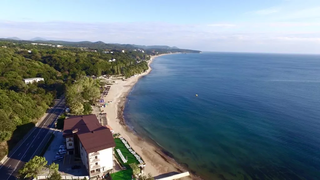 . Гостинично-ресторанный комплекс «Golden hills». Лермонтово