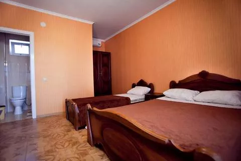 3-х местный номер с удобствами. Гостевой дом «У Руслана и Джульетты». Пицунда