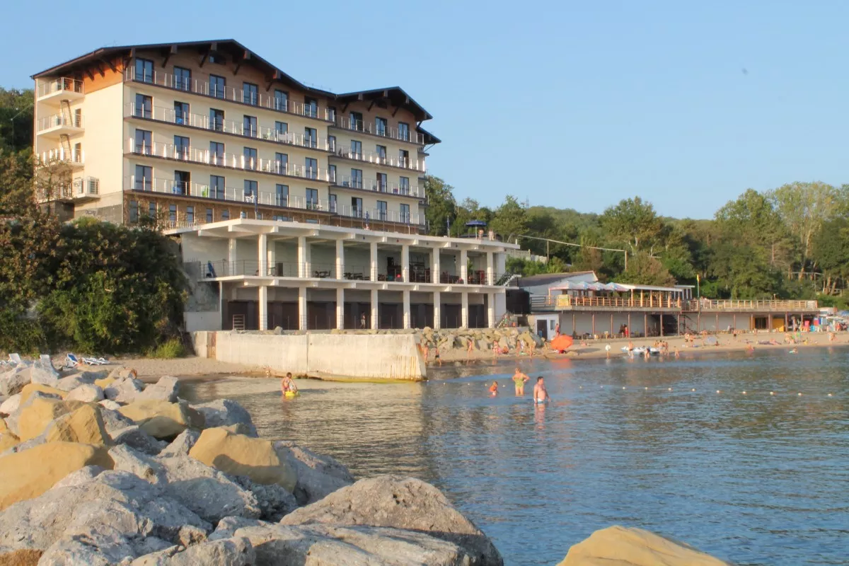 . Гостинично-ресторанный комплекс «Golden hills». Лермонтово