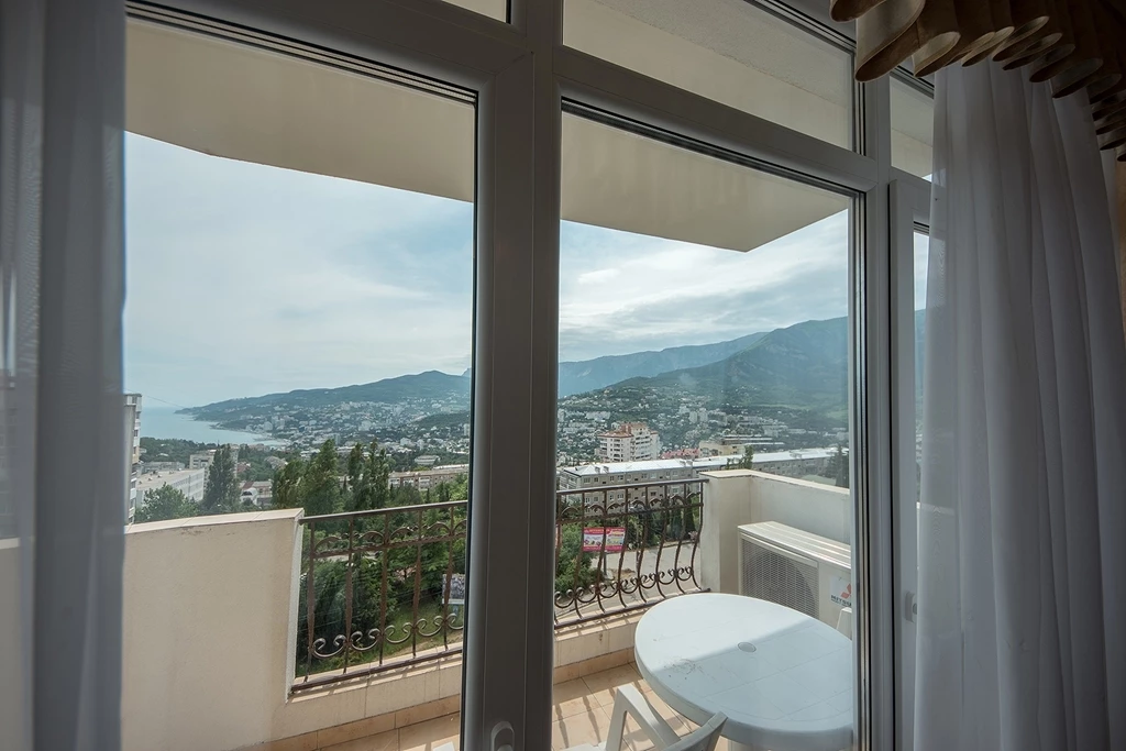 2-х комнатные апартаменты Люкс №13/2. Гостевой дом "Yellow Submarine". Массандра