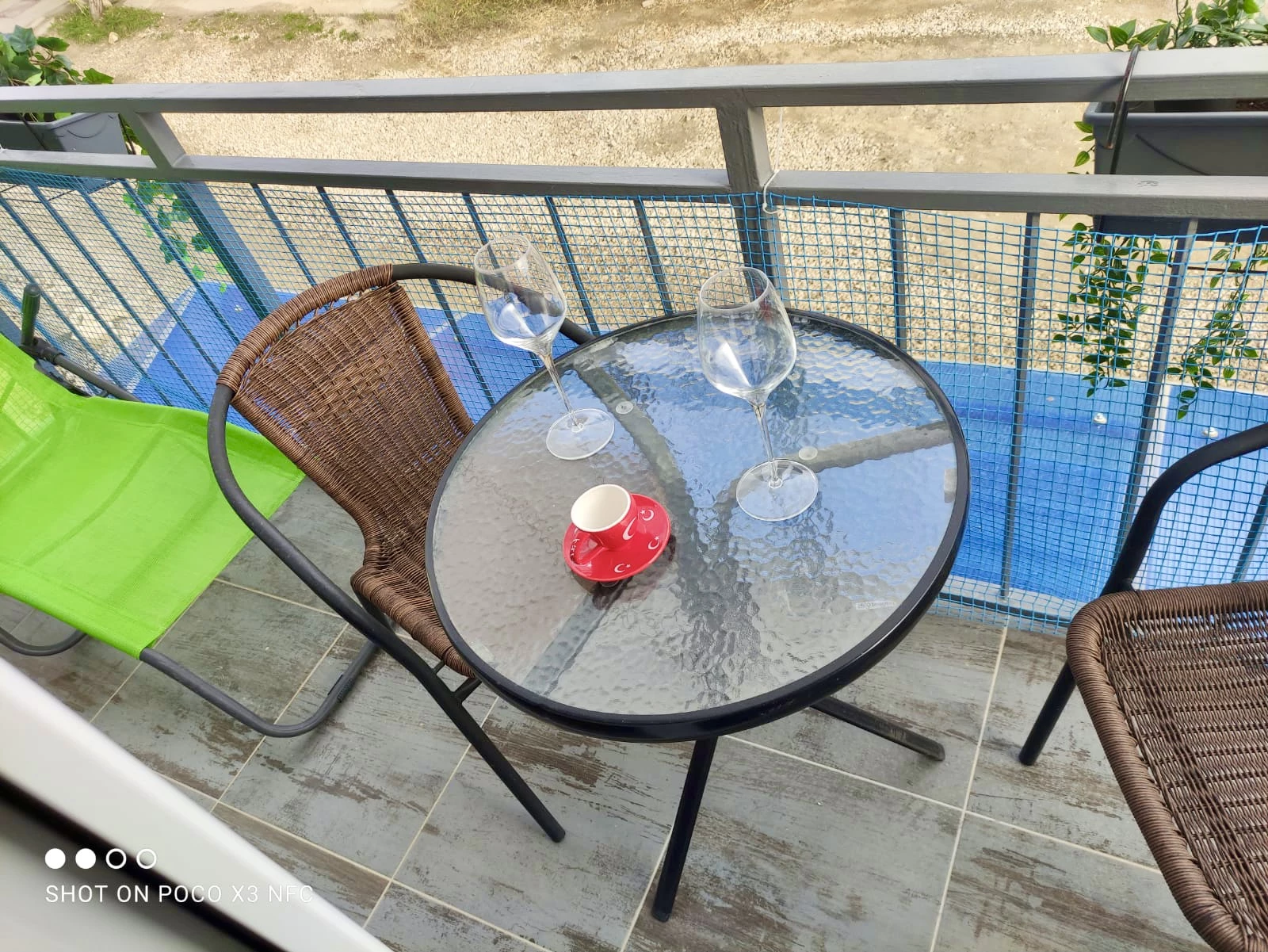 . Квартира в многоквартирном доме на земле в пгт Коктебеле недалеко от моря (700 м), с кондиционером. Коктебель