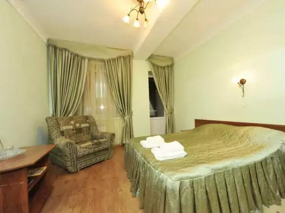 «Полулюкс» 2-х местный DBL (Главный корпус). Гостиница «Кристалл». Домбай-гостиницы