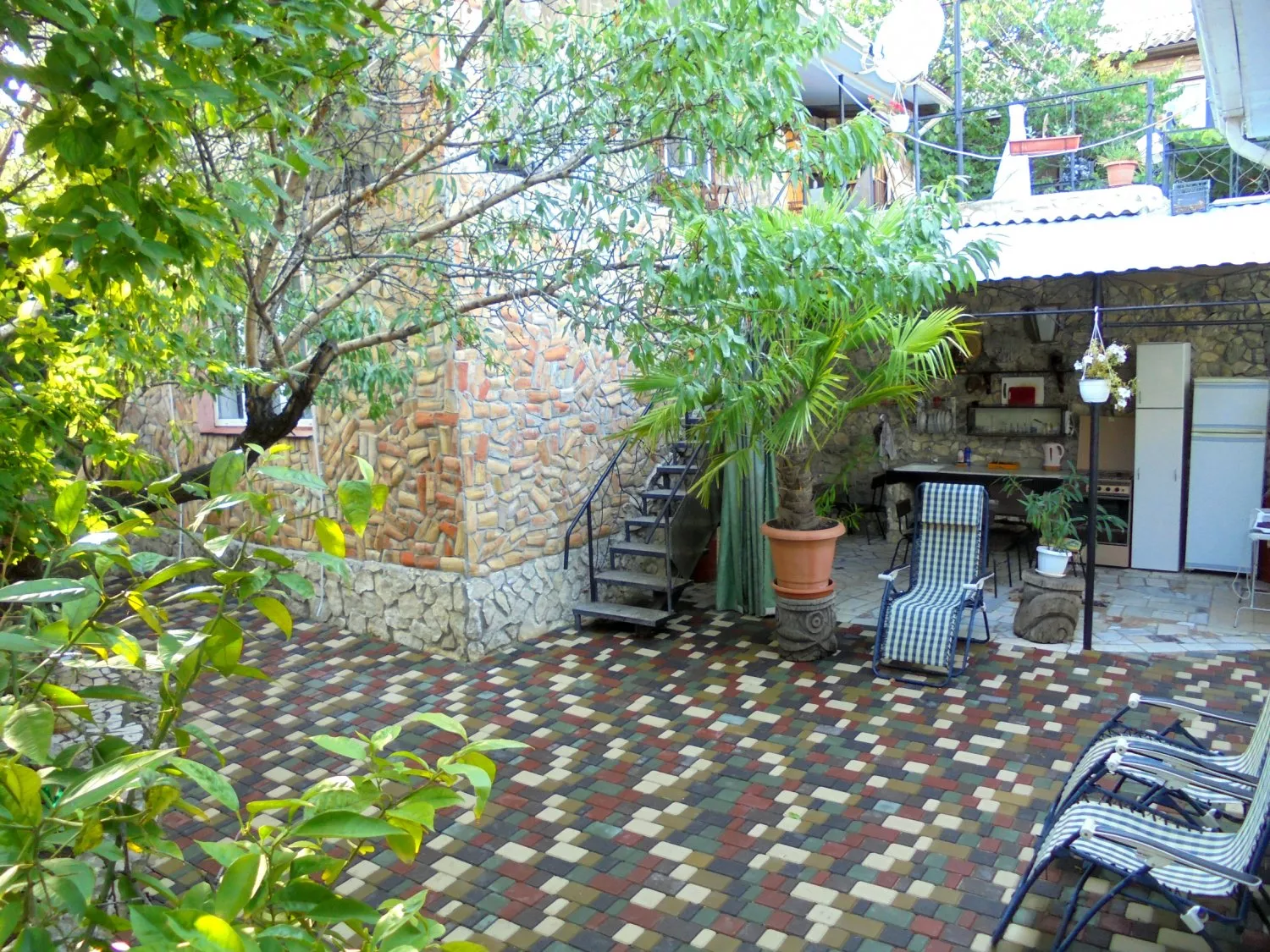 . Дом под ключ  Двухкомнатный домик с беседкой на 3-5 человек.. Феодосия