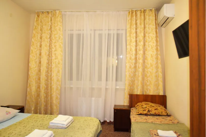 . Гостиница "Лидер" . Адлер
