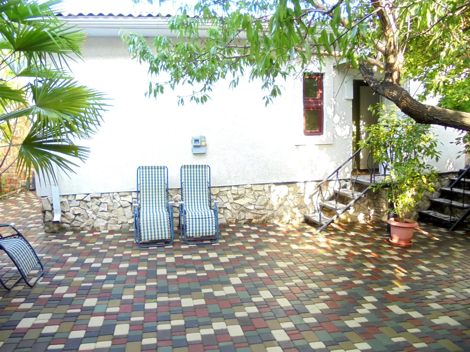 . Дом под ключ  Двухкомнатный домик с беседкой на 3-5 человек.. Феодосия