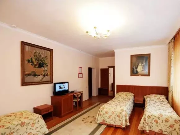 «Дружба». Отель «Каприз». Домбай-гостиницы