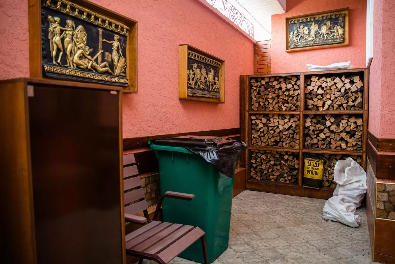 . Гостевой дом «Red House». Заозерное