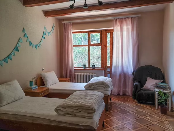 Эконом с двумя кроватями. Хостел Дом. Ялта