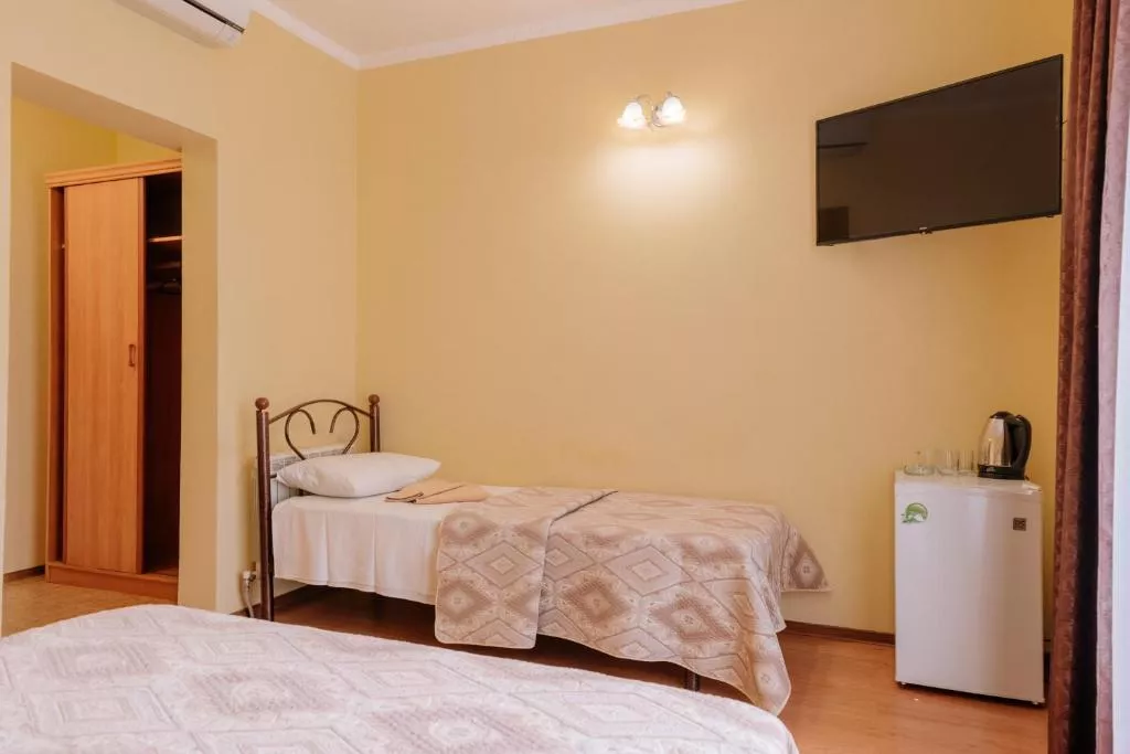 Стандарт без балкона. Гостевой дом "София" - Лазаревское. Лазаревское