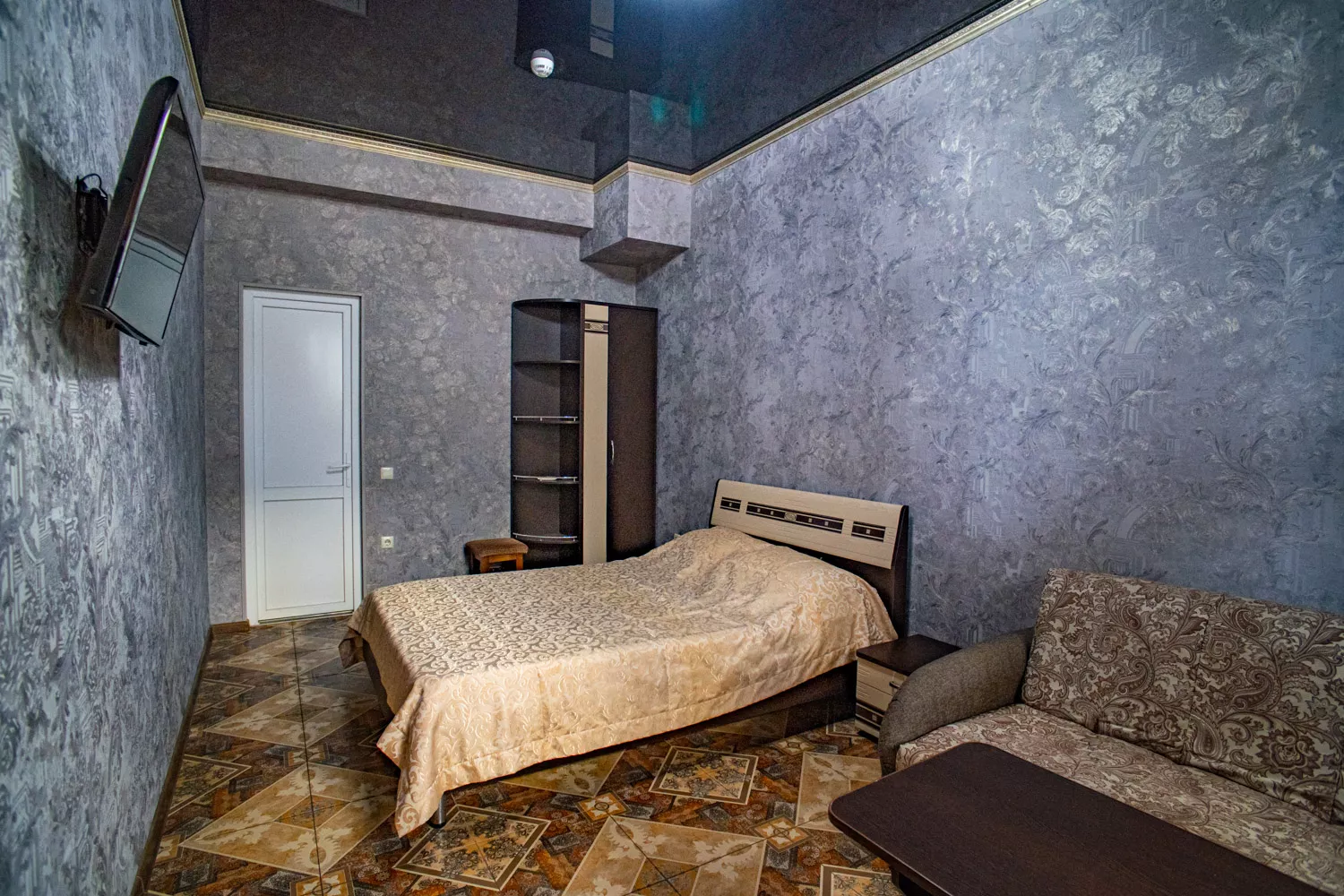 . Отель "Калараш 17а". Лазаревское