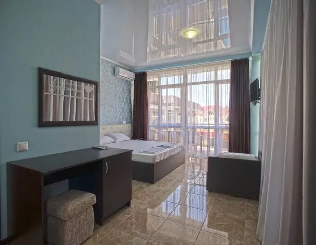 Трехместный номер «Комфорт». Гостевой дом "Кристалл". Лазаревское  Трехместный номер «Комфорт». Гостевой дом "Кристалл". Лазаревское