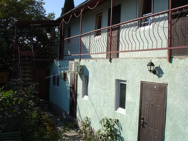 . Гостевой дом "У Леопольдовича". Малореченское