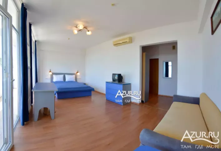 Большой с видом на море. Гостиница Адмирал Ялта. Ялта