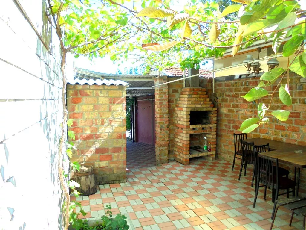 . Дом под ключ  Отдельный трехкомнатный дом со своим закрытым двором и гаражом без хозяев.. Феодосия