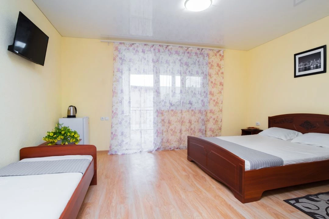 Стандарт 3-х местный. Гостиница Семейный очаг. Феодосия Стандарт 3-х местный. Гостиница Семейный очаг. Феодосия