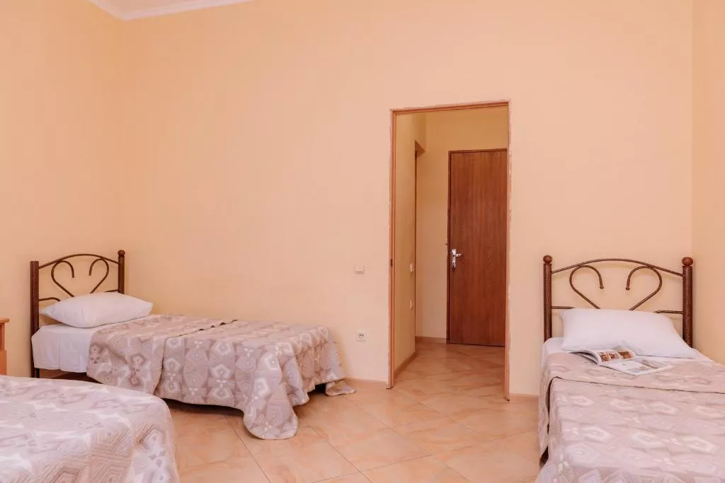 Четырех местный без балкона. Гостевой дом "София" - Лазаревское. Лазаревское