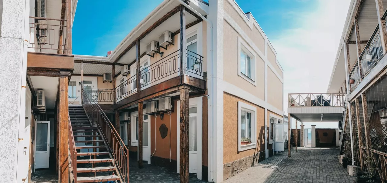 . Мини-пансионат «У моря». Штормовое