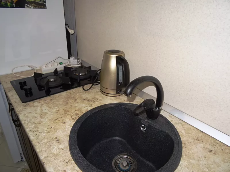 Квартира-студия. Квартира в многоквартирном доме "В центре" квартира-студия. Адлер