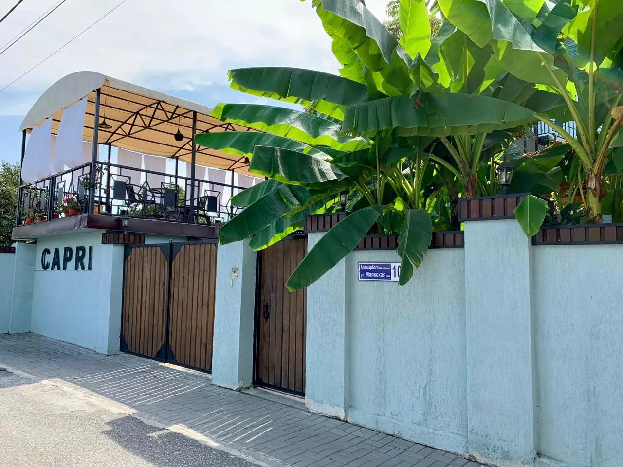 . Отель Capri. Сухум
