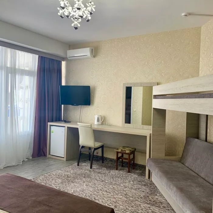 5-ТИ МЕСТНЫЙ ДЕЛЮКС С БАЛКОНОМ. Отель КАВКАЗ. Гостиницы и отели Лазаревского