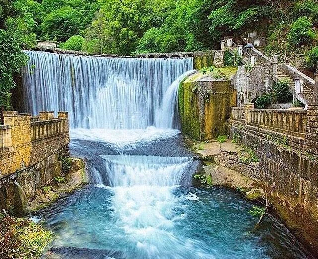 Новоафонский водопад. Фото взято с сайта: https://abkhaziya-travel.ru/
