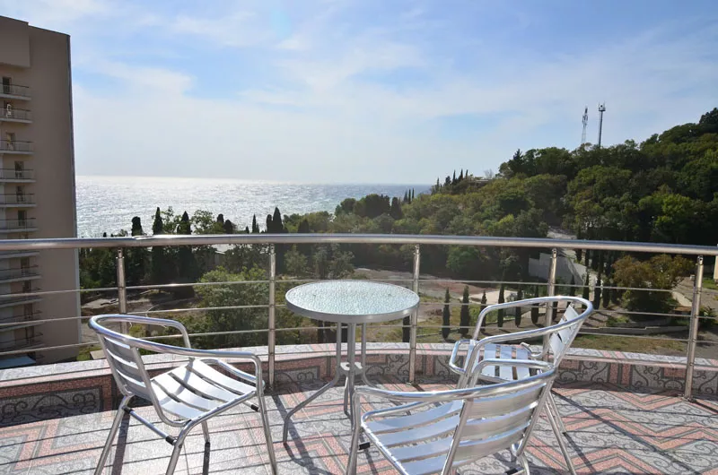 2-4-местный номер «Под облаками» вид на море. Вилла «Камилла». Лазурное 2-4-местный номер «Под облаками» вид на море. Вилла «Камилла». Лазурное