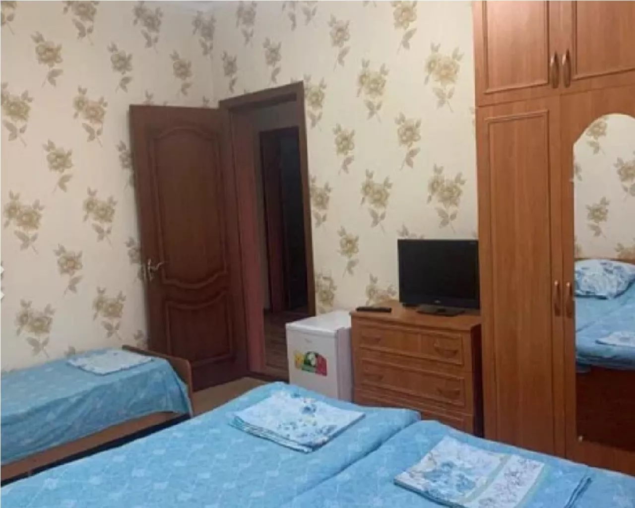 . Частный сектор Две сестры. Сухум