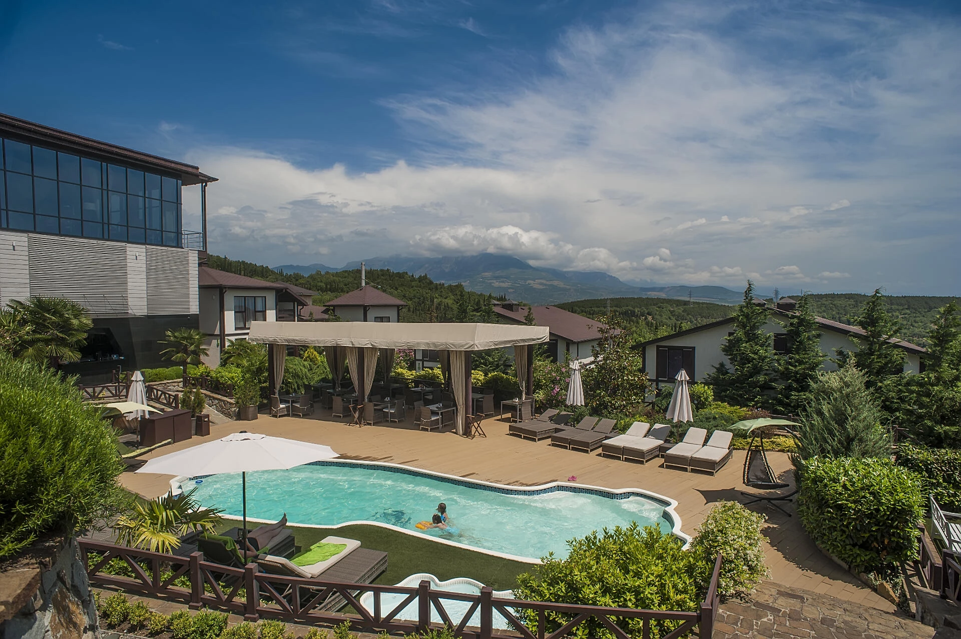 . Курортный клуб «Дачи». Виноградное - Курорты Алушты